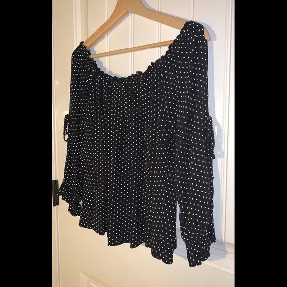 Off the shoulder. Great condition! - Picture 2 of 2